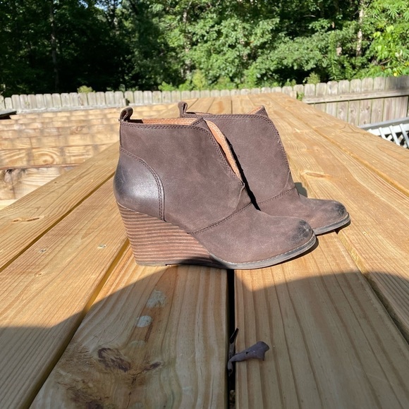 Lucky Brand Yinan Brown Genuine Leather Stacked Wedge Booties - Picture 3 of 8